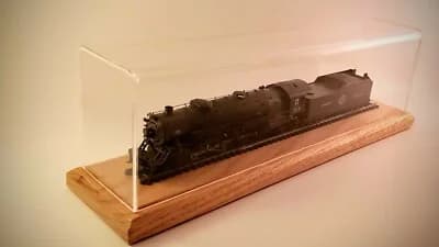 18" O Scale Model Train Display Case, Oak Base